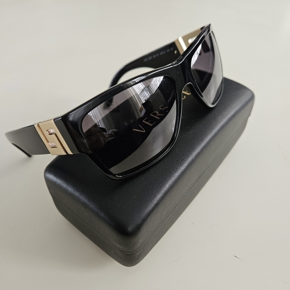 Versace Polorize Sunglass - Picture 9 of 10